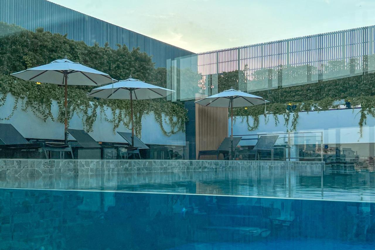 Amanta Hotel & Residence Sathorn Банкок Екстериор снимка