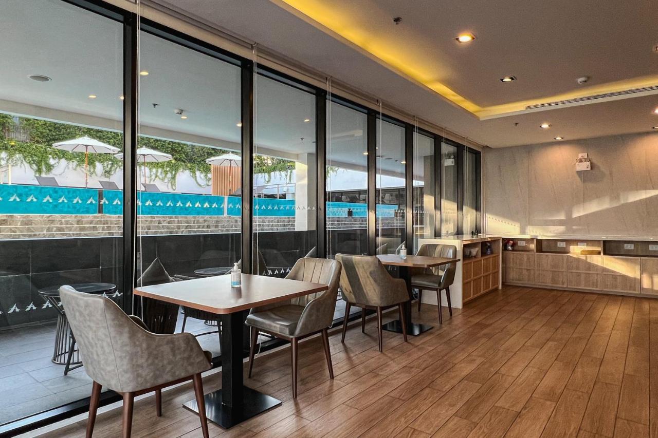 Amanta Hotel & Residence Sathorn Банкок Екстериор снимка