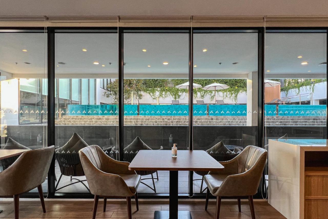 Amanta Hotel & Residence Sathorn Банкок Екстериор снимка