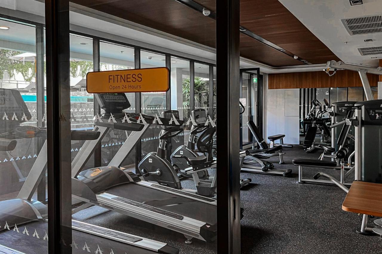Amanta Hotel & Residence Sathorn Банкок Екстериор снимка